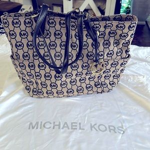 Authentic Michael Kors Jet Set Signature bag.